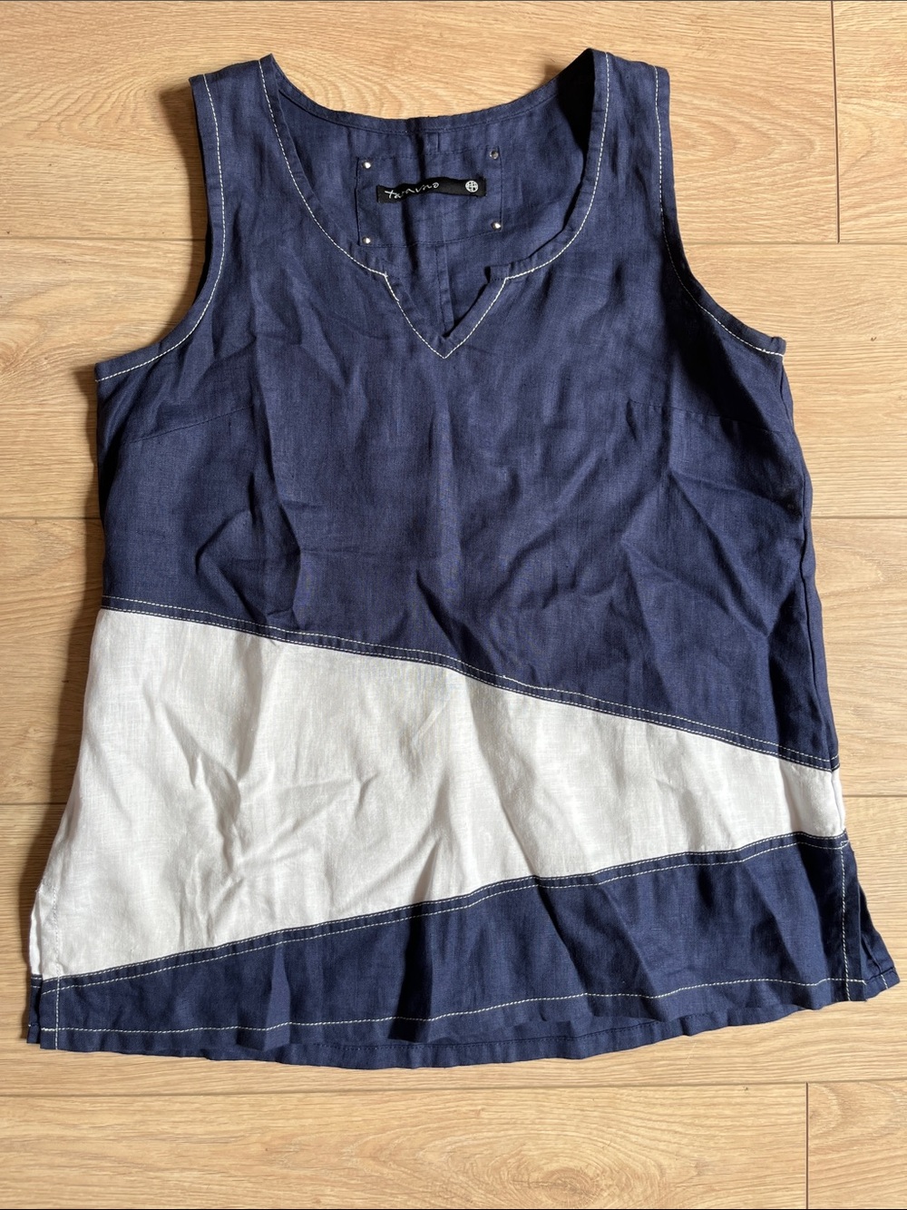 Sleeveless Navy and White Colorblock V-Neck Tank Top